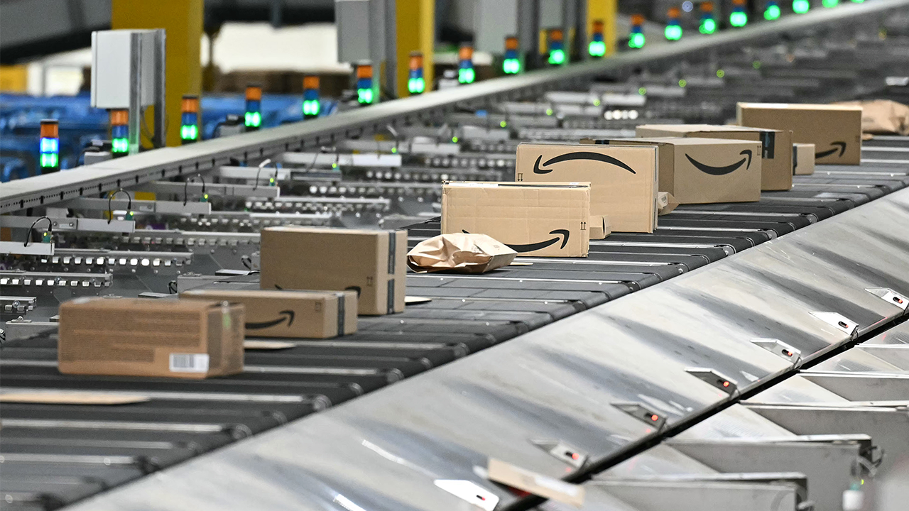 Amazon plans nearly 1,000 white-collar layoffs